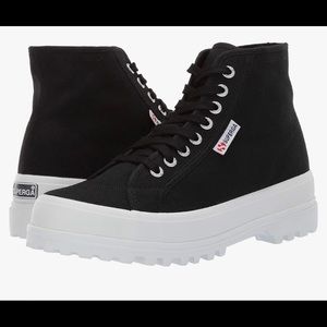 Superga Women's 2553 Cotu Sneaker, size 9, black and white bottoms